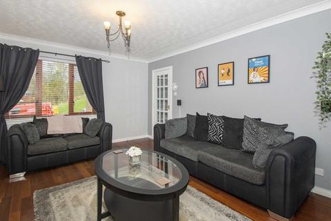 39 Fairways, Stewarton, Kilmarnock, KA3 5DA