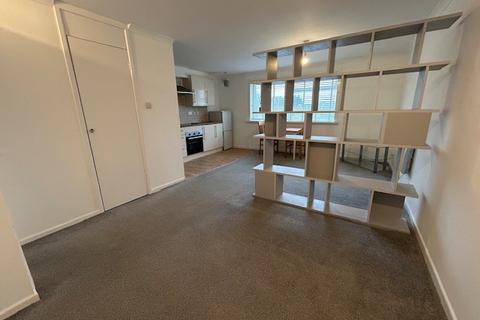 Studio to rent, Rodney Court, Southampton