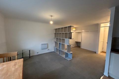 Studio to rent, Rodney Court, Southampton