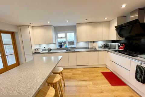 19 Belfairs Drive, Leigh-on-sea, SS9 3AA