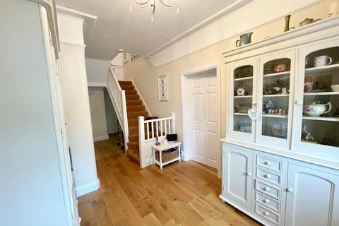 19 Belfairs Drive, Leigh-on-sea, SS9 3AA