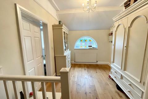 19 Belfairs Drive, Leigh-on-sea, SS9 3AA