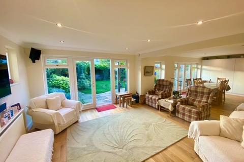 19 Belfairs Drive, Leigh-on-sea, SS9 3AA