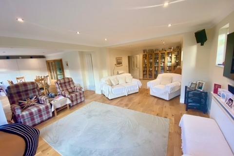 19 Belfairs Drive, Leigh-on-sea, SS9 3AA