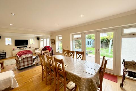 19 Belfairs Drive, Leigh-on-sea, SS9 3AA