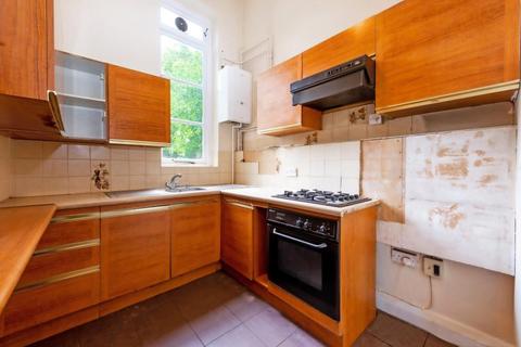 3 bedroom flat for sale - Fitzjohns Avenue, London, NW3