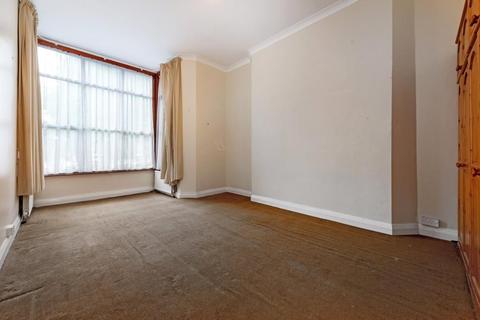 3 bedroom flat for sale - Fitzjohns Avenue, London, NW3