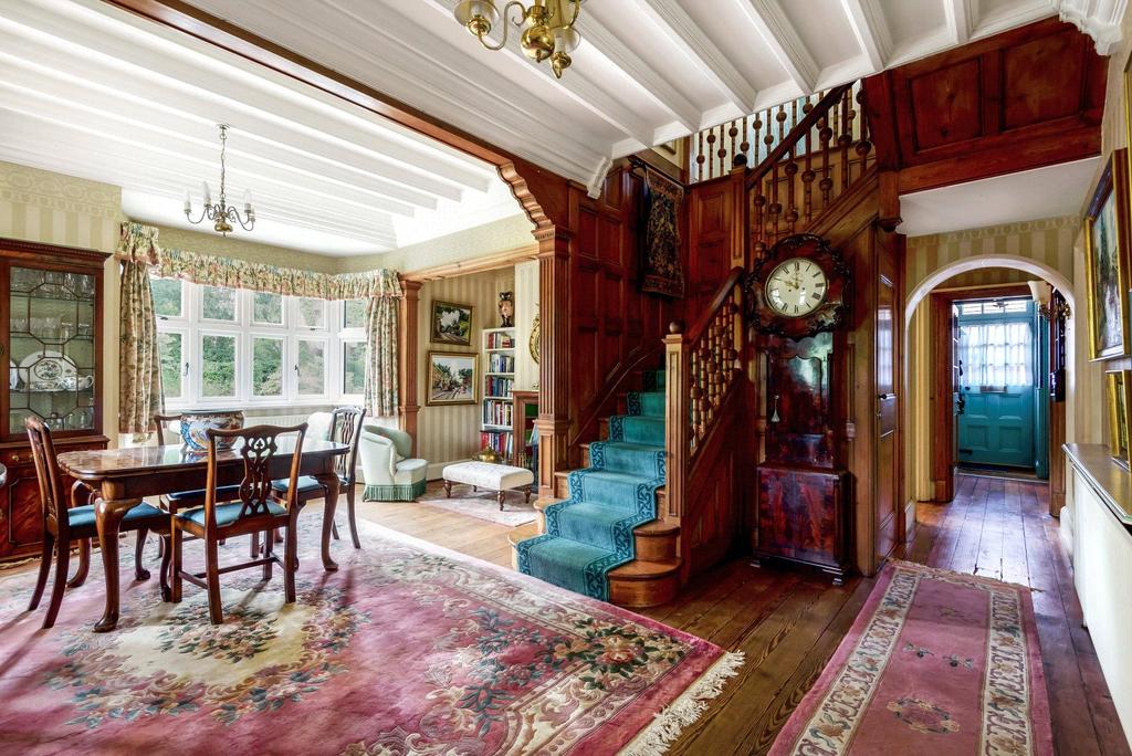 Bridge Road, Cranleigh, GU6 5 bed detached house £1,350,000
