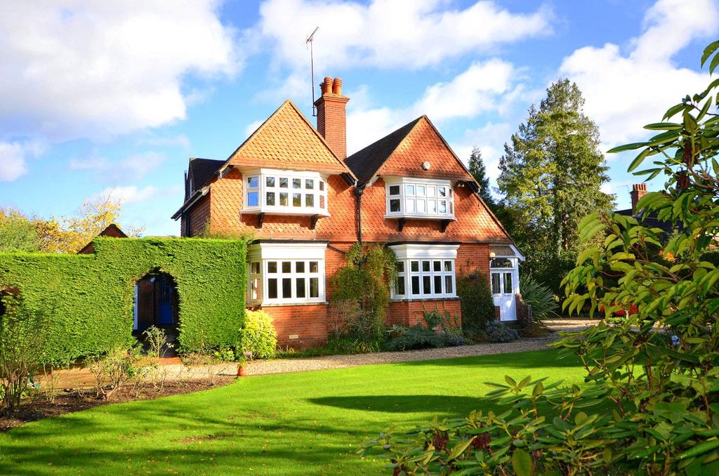 Bridge Road, Cranleigh, GU6 5 bed detached house £1,350,000
