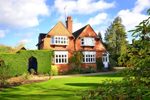 Englefield Bridge Road, Cranleigh, GU6 7HH