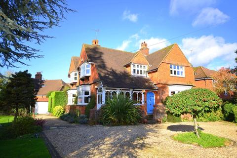 Englefield Bridge Road, Cranleigh, GU6 7HH
