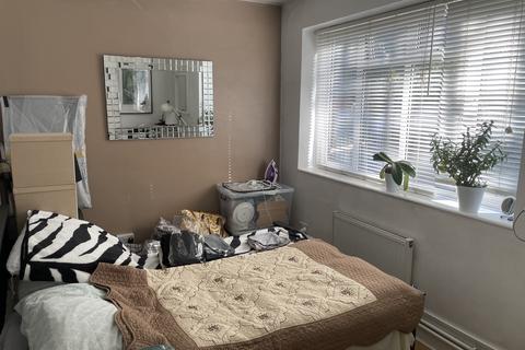 2 bedroom flat for sale, Kilburn Vale