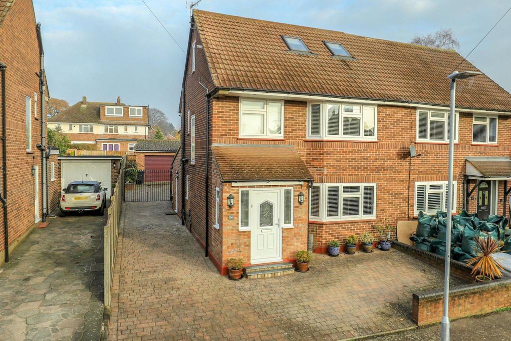 Hammers Gate, St. Albans... 4 bed semidetached house £800,000