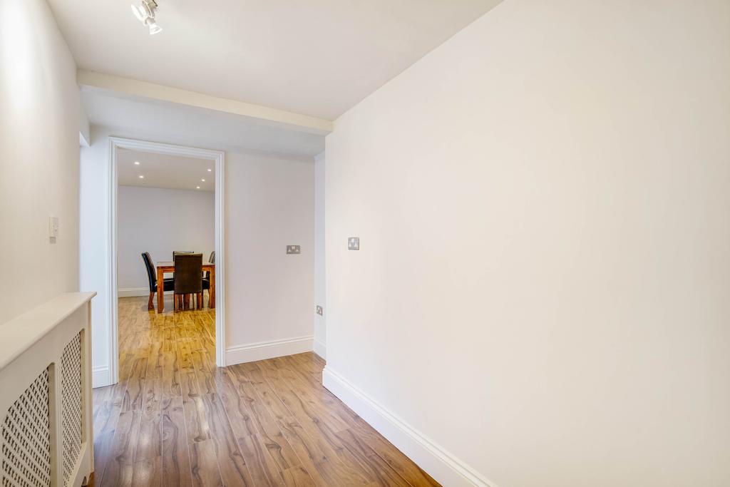 Moveli-92 C warwick way-5.jpg