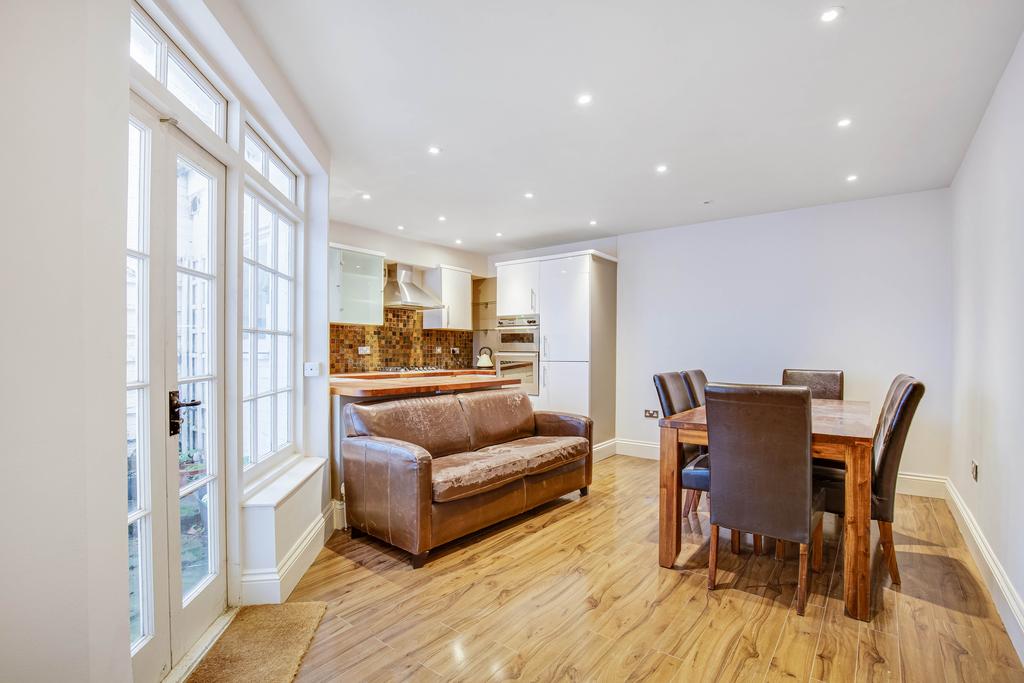 Moveli-92 C warwick way-2.jpg