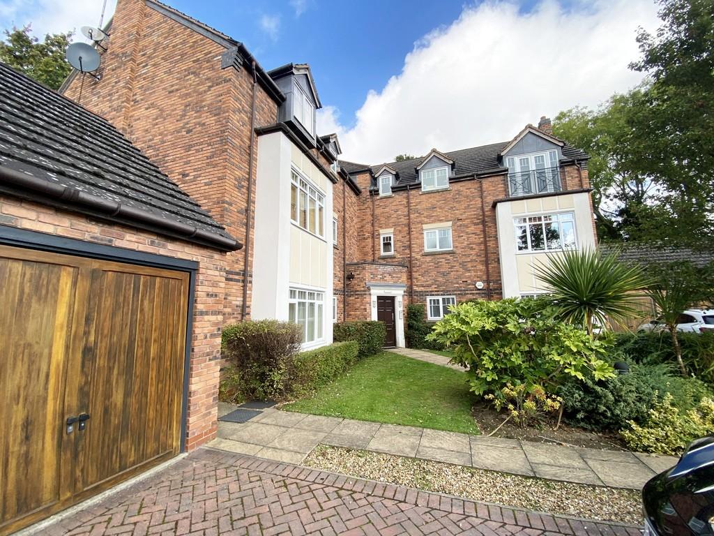 Whitchurch Lane, Dickens Heath 3 bed apartment £300,000