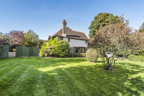 8 Higher Drive, Banstead, SM7 1PF