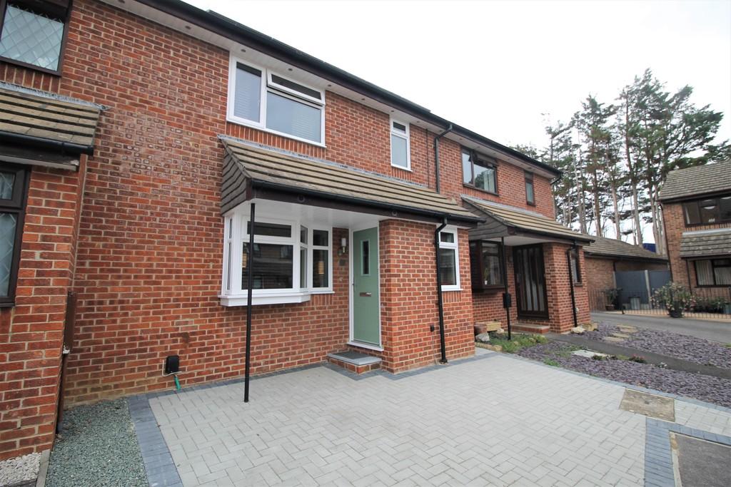Feltons Place, Hilsea 2 bed terraced house £1,200 pcm (£277 pw)