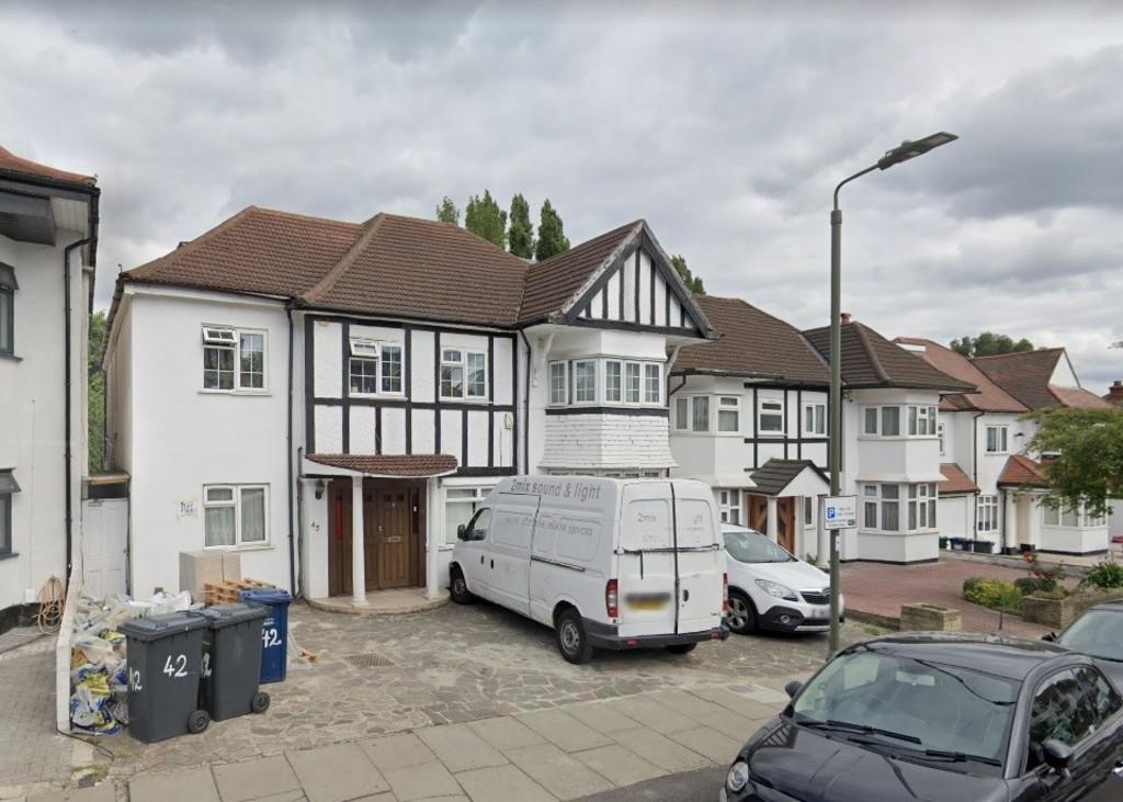 Allington Road, Hendon, London, NW4 1 bed apartment £1,400 pcm (£323 pw)
