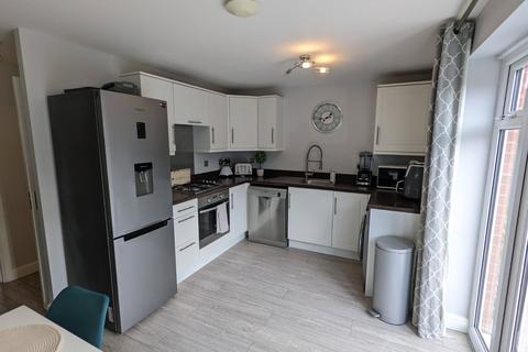3 bedroom end of terrace house for sale - Pains Lane, St. Georges, Telford, Shropshire, TF2