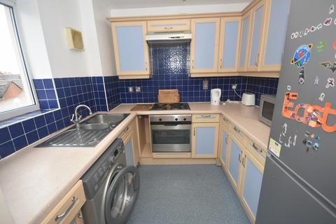 3 bedroom flat to rent, Mallow Street, Hulme, Manchester. M15 5GD