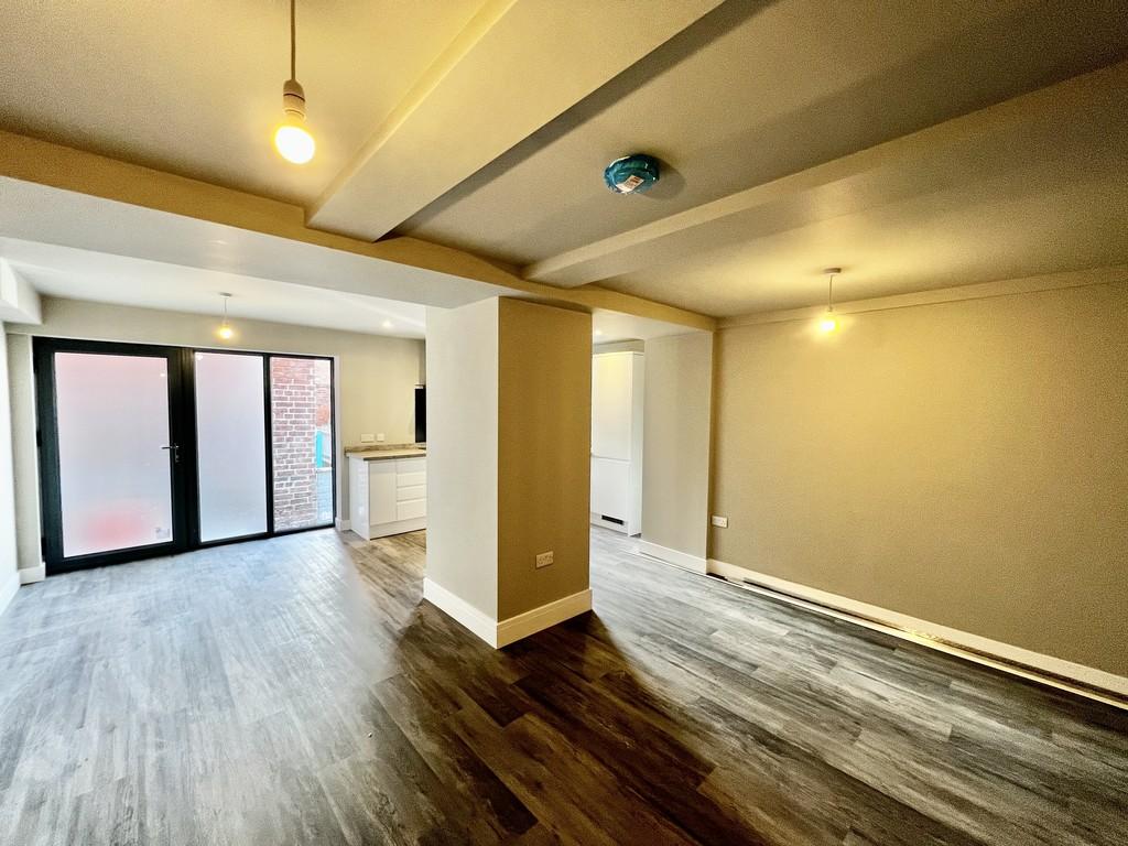 Kings Road, Newark 2 bed mews £800 pcm (£185 pw)