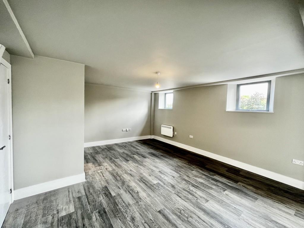 Kings Road, Newark 2 bed mews £800 pcm (£185 pw)