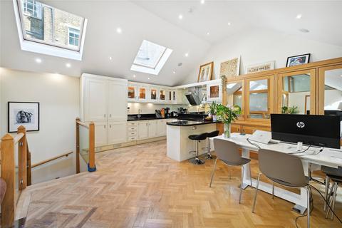 3 bedroom flat to rent, Moreton Terrace Mews South, London, SW1V