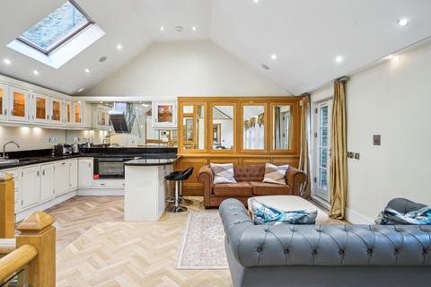 3 bedroom flat to rent, Moreton Terrace Mews South, London, SW1V