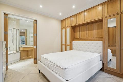 3 bedroom flat to rent, Moreton Terrace Mews South, London, SW1V