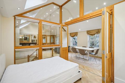 3 bedroom flat to rent, Moreton Terrace Mews South, London, SW1V