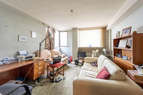 1 bedroom flat for sale, Broad Street, Teddington, TW11