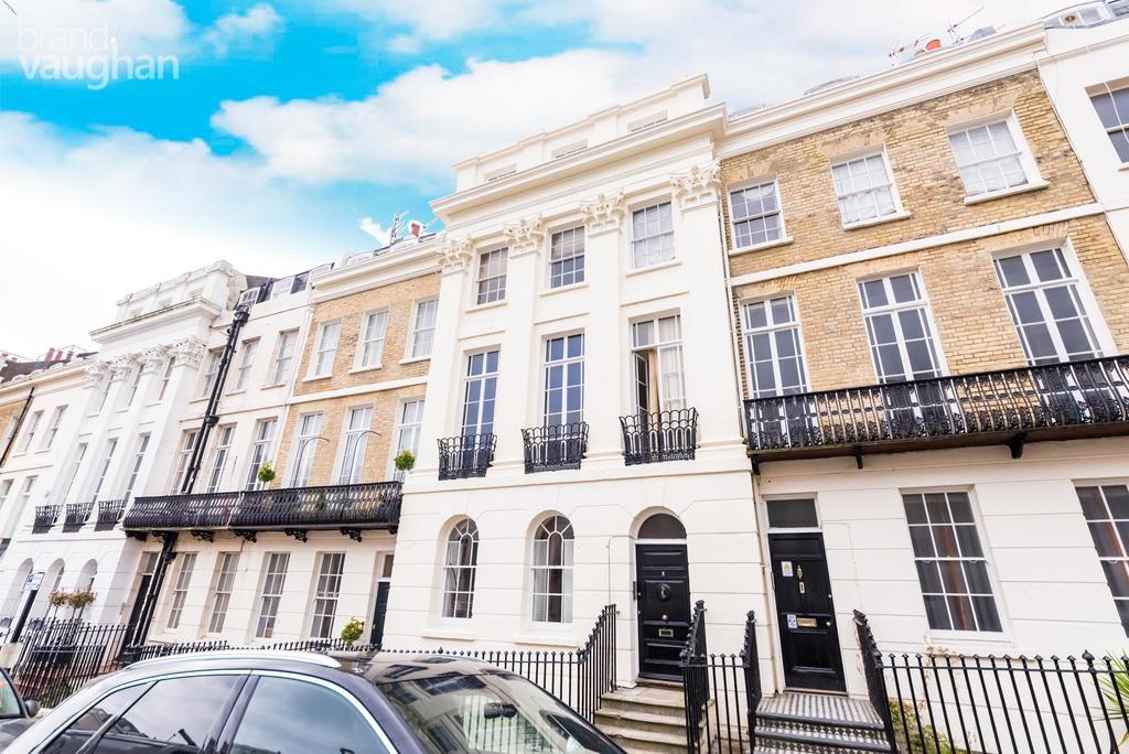 Portland Place, Kemp Town, Brighton... 2 bed flat to rent £1,575 pcm