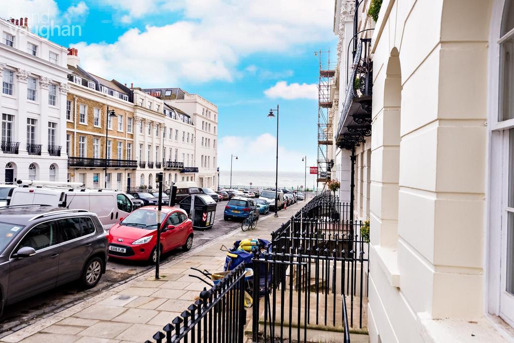 Portland Place, Kemp Town, Brighton... 2 bed flat to rent £1,575 pcm