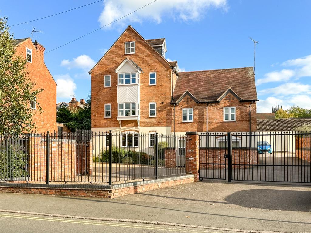 Albert Street, Warwick, Warwickshire... 2 bed apartment £925 pcm (£