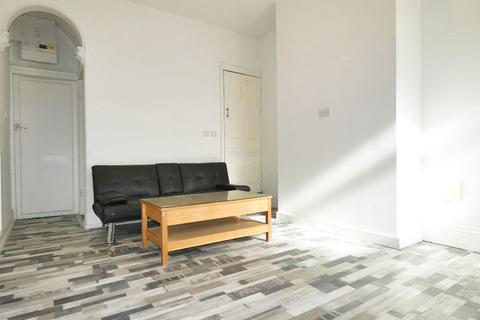 5 bedroom terraced house to rent, Wellesley Street, Stoke-on-Trent