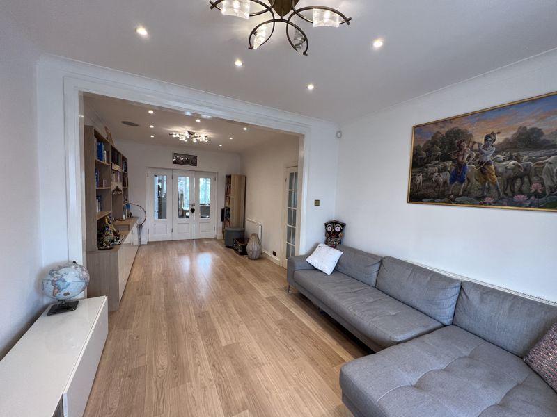 Merlin Crescent, Edgware 4 bed terraced house £640,000