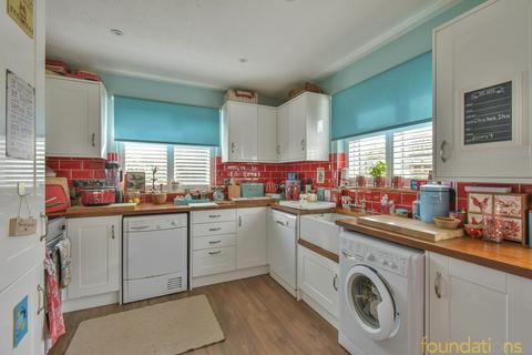 3 bedroom detached bungalow for sale - Wychurst Gardens, Bexhill-on-Sea, TN40