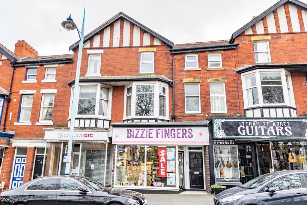 The Crescent, Lytham St Annes, FY8 2 bed apartment £575 pcm (£133 pw)