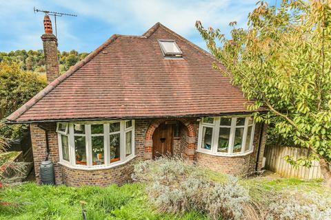 119 Commonwealth Road, Caterham, CR3 6LW