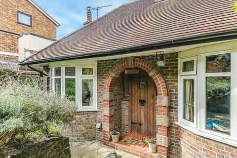 119 Commonwealth Road, Caterham, CR3 6LW