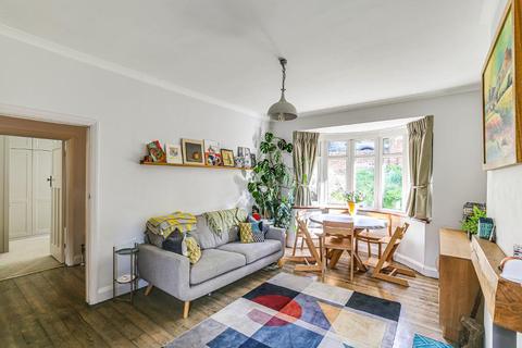 119 Commonwealth Road, Caterham, CR3 6LW