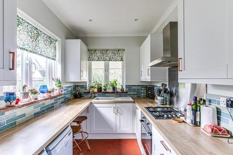 119 Commonwealth Road, Caterham, CR3 6LW