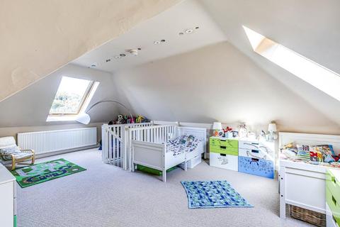 119 Commonwealth Road, Caterham, CR3 6LW