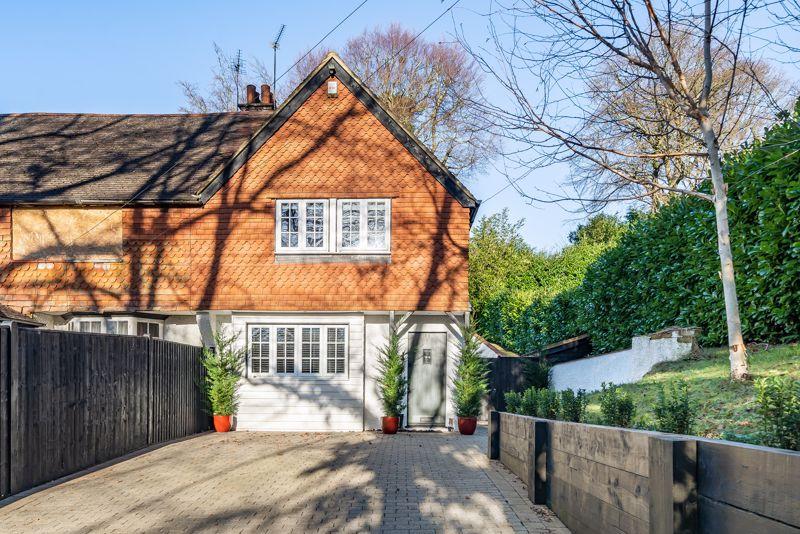 Scotland Lane, Haslemere 3 bed end of terrace house to rent £2,000