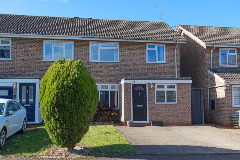 Woodhall Drive, Banbury 3 bed semidetached house for sale £340,000