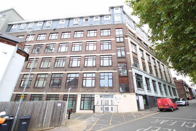 Hatton Place, 118 Midland Road, Luton 2 bed flat for sale £140,000