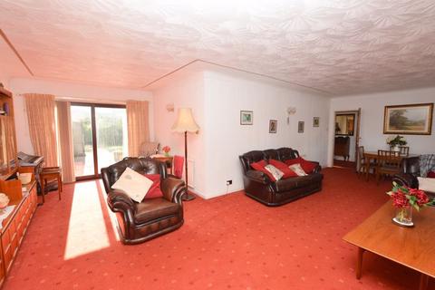 2 bedroom bungalow for sale - Ashton Road, Golborne, Warrington, WA3 3UR