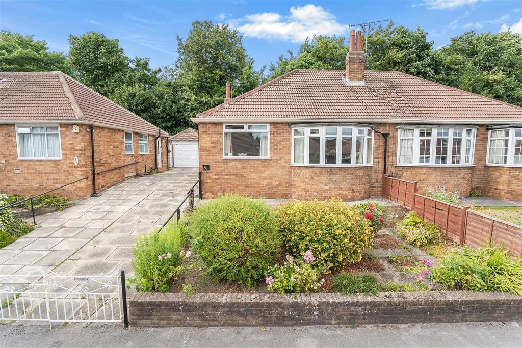 High Moor Crescent, Moortown, Leeds, LS17 6EE 2 bed semidetached house