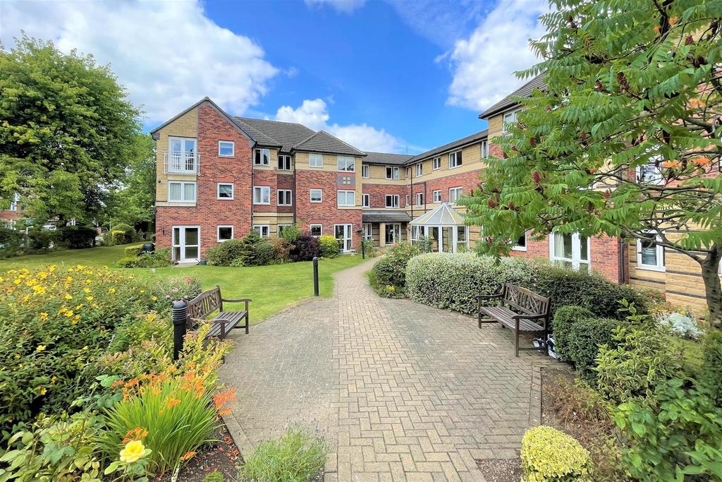 Primrose Court, Primley Park View, Leeds, LS17 7UY 2 bed flat - £150,000